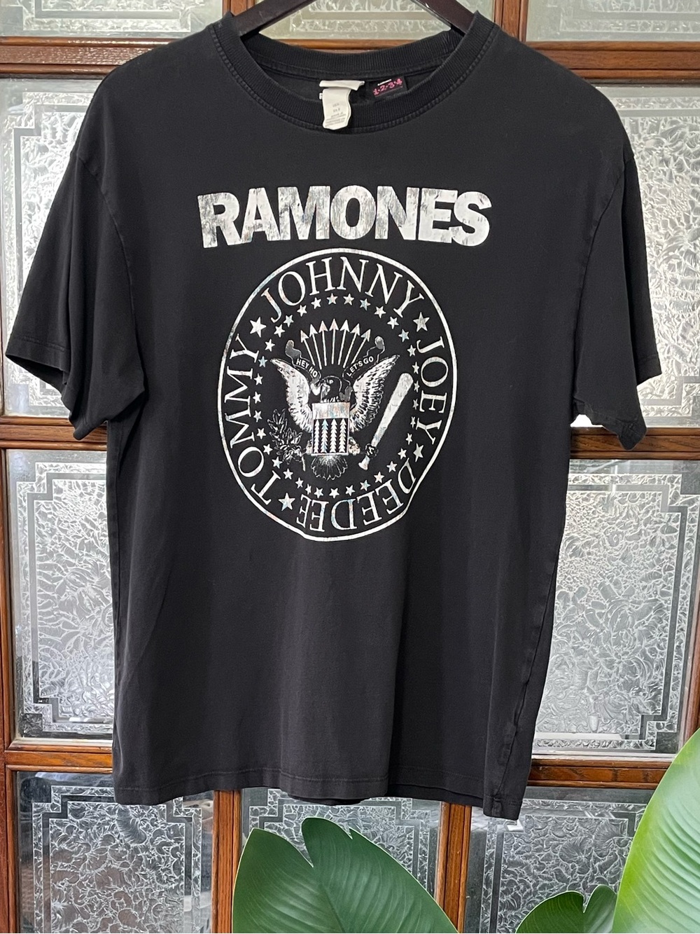 Ramones Black Graphic Band Tee - H&M